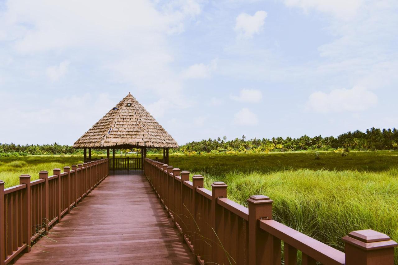Calyx Grand Fuvahmulah Hotel Exterior photo